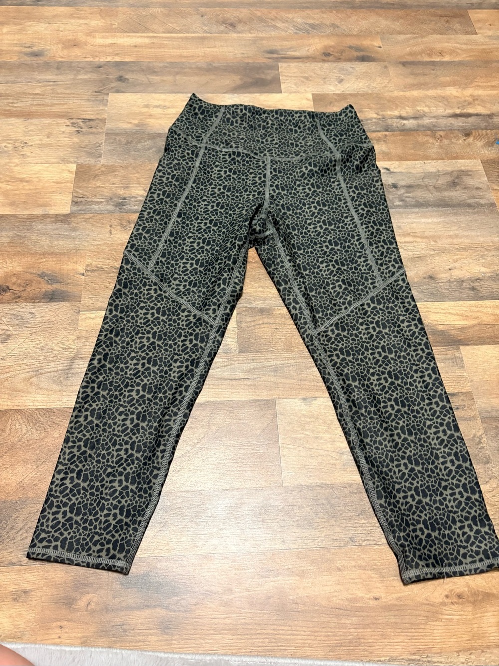 Flexure Leopard Print Cropped Leggings Women’s Size L Athletic Yoga Workout